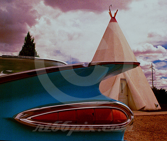 BATWING & WIGWAM (Rt 66 Holbrook AZ)