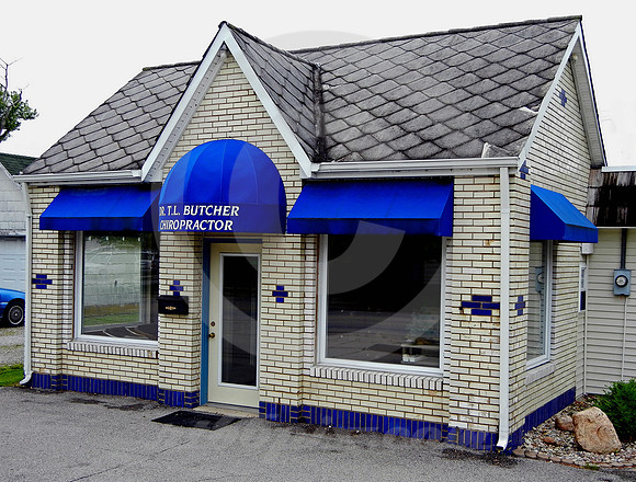 COTTAGE-STYLE GAS STATION (Rt 66 Casey IL)