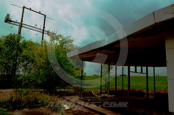 ABANDONED TRUCK STOP & SIGN (Madisonville TX)