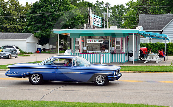 CUPS & CONES (Lincoln Highway De Witt IA)