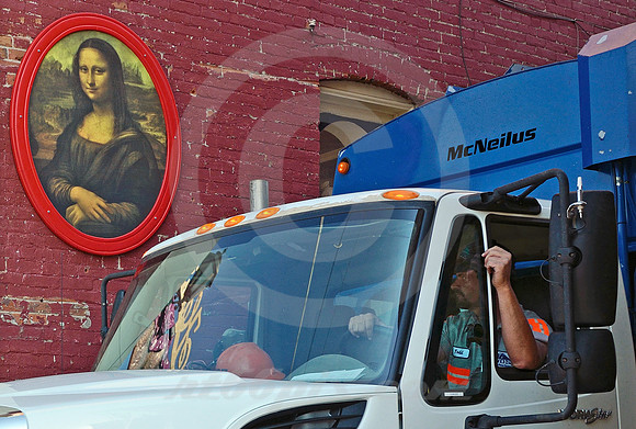 MONA LISA IN ALLEY (Lincoln Highway Laramie WY)