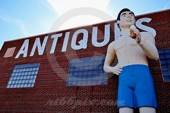 SWIMSUIT GIANT (Rt 66 Livingston IL)