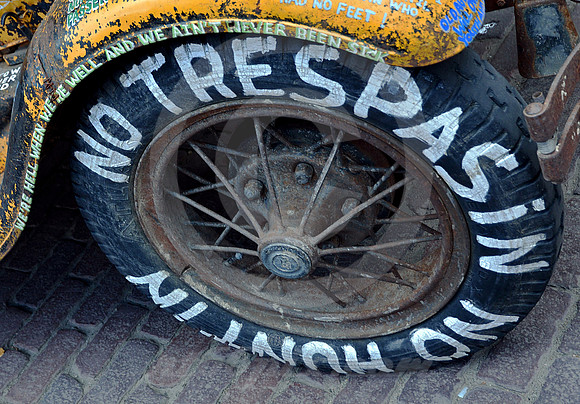 NO TRESPASIN (Lincoln Highway Kearney NE)