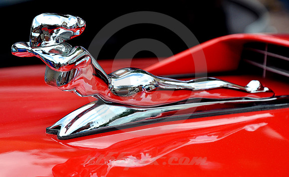 1959 METROPOLITAN HOOD ORNAMENT (Lincoln Highway Kearney NE)