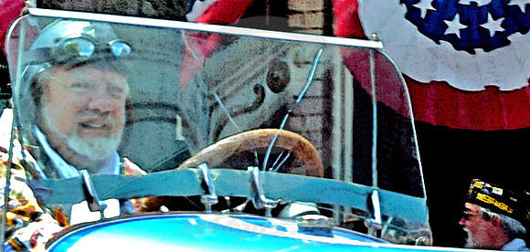 GOGGLES & CRACKED WINDSHIELD (Lincoln Highway Kearney NE)