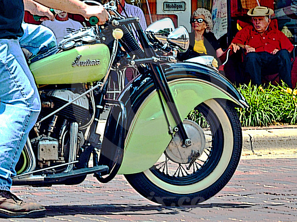 INDIAN MOTORCYCLE & SPECTATORS (Lincoln Highway Kearney NE)