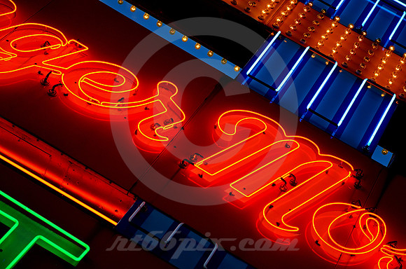MUNGER MOSS NEON DETAIL (Rt 66 Lebanon MO)
