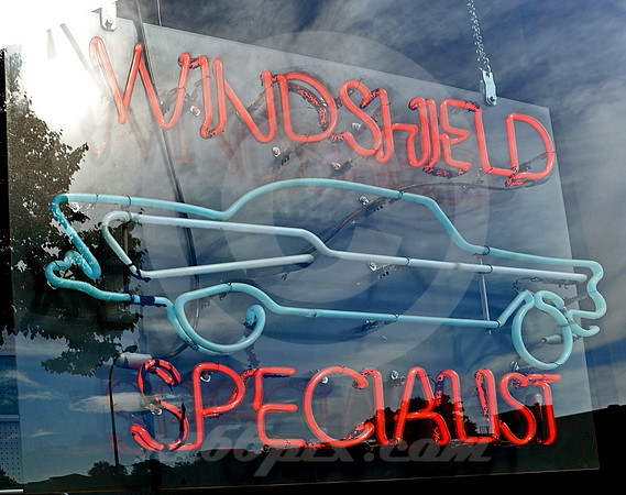 WINDSHIELD SPECIALIST (Erie Canal Albany NY)