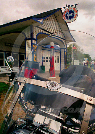 HARLEY AT STANDARD STATION (Rt 66 Odell IL)