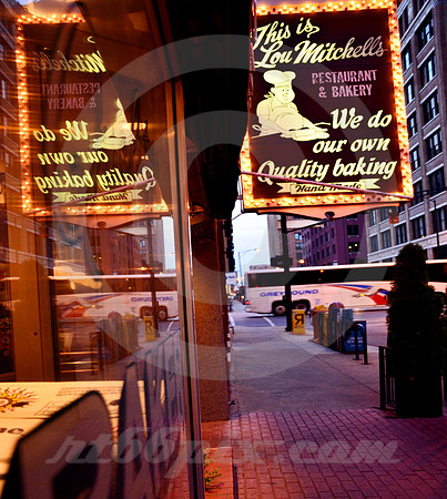 LOU MITCHELL'S & GREYHOUND (Rt 66 Chicago IL)