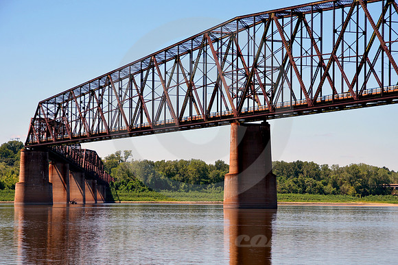 BEND IN THE MIDDLE (Rt 66 Chain of Rocks Bridge IL/MO)