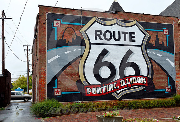 SHIELD MURAL (Rt 66 Pontiac IL)