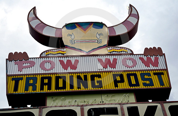 POW WOW TRADING POST (Rt 66 Holbrook AZ)