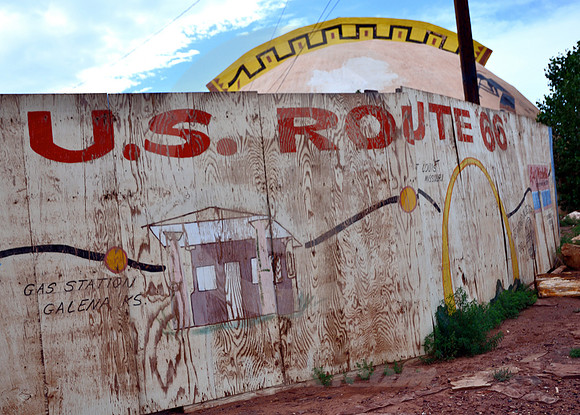 FADING MURAL (Rt 66 Meteor City AZ)