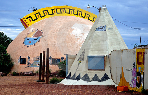 DOME & TEEPEE (Rt 66 Meteor City AZ)