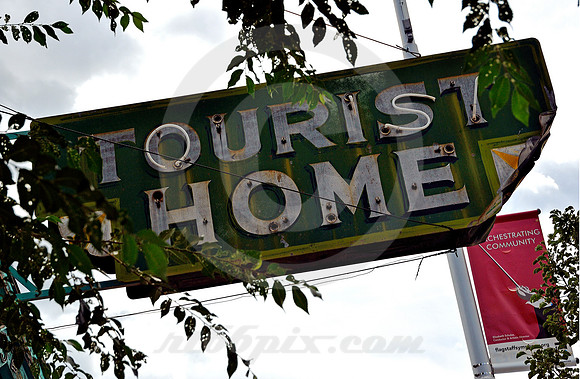 TOURIST HOME NEON (Rt 66 Flagstaff AZ)