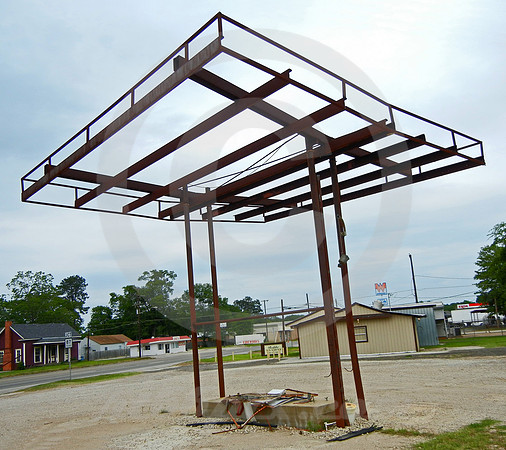 ABANDONED CANOPY & PUMP ISLAND (East TX)