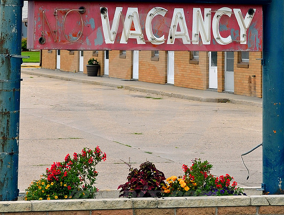 VACANCY (Lincoln Highway Columbus NE)
