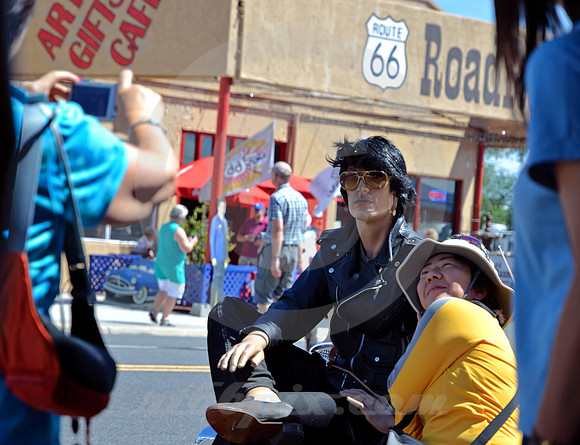 MANNEQUIN PHOTO-OP #1 (Rt 66 Seligman AZ)