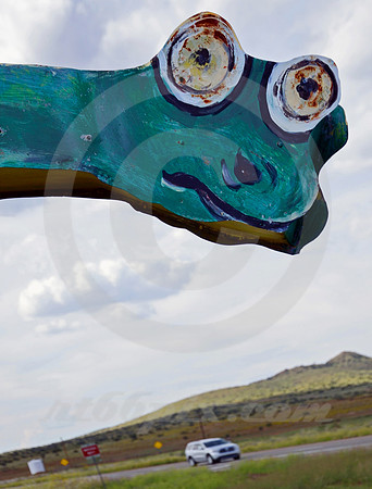 FRIENDLY DINOSAUR #1 (Rt 66 nr Peach Springs AZ)
