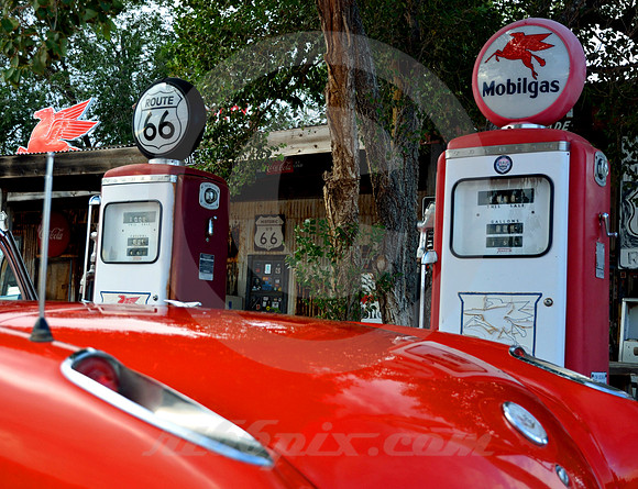 CORVETTE & PUMPS (Rt 66 Hackberry AZ)
