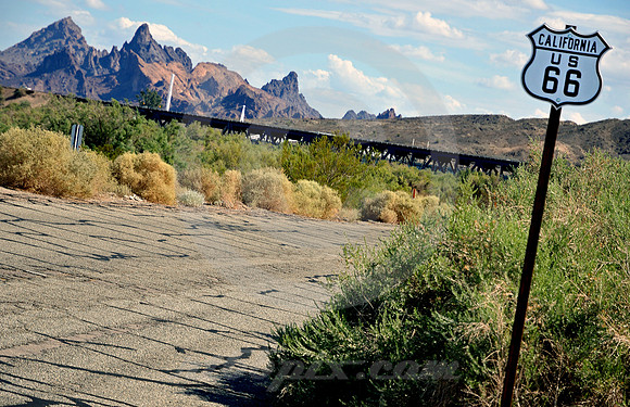 NEEDLES & 66 SIGN (Rt 66 Needles CA)