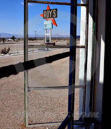 ROY'S SIGN & BROKEN WINDOW (Rt 66 Amboy CA)