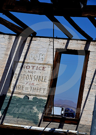 GUTTED GARAGE (Rt 66 Ludlow CA)