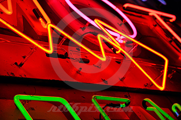 MOVING ARROW NEON (Rt 66 nr Gray Summit MO)