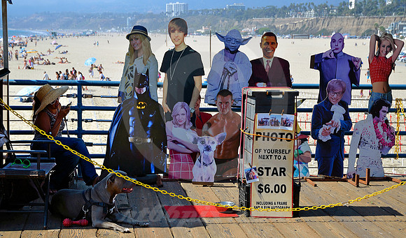 PHOTO, STAR (Rt 66 Santa Monica CA)