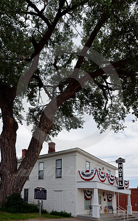 PHELPS HOTEL & TREE (Lincoln Highway Big Springs NE)
