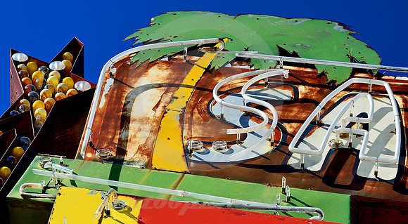 SAHARA LOUNGE NEON DETAIL (Rt 66 Santa Rosa NM)