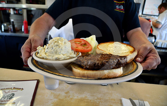 THE HOLLAND BURGER (Rt 66 Oro Grande CA)