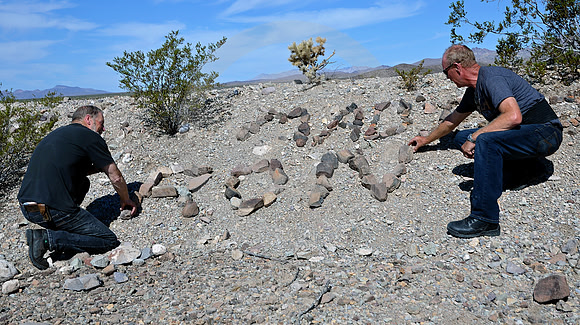 MAKING ROCK ART (Rt 66 nr Essex CA)