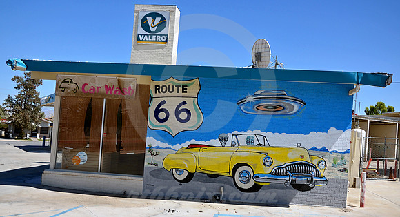 UFO ON 66 (Rt 66 Needles CA)