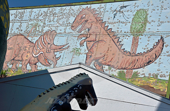 BAD DINOSAURS! BAD! BAD! (Rt 66 Holbrook AZ)