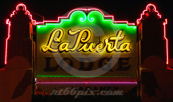LA PUERTA (Rt 66 Albuquerque NM)