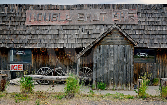 DOUBLE SHOT BAR (Lincoln Highway Rock River WY)