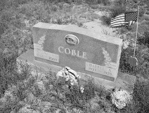 COBLE HEADSTONE-DIAGONAL B&W (nr Felt OK)