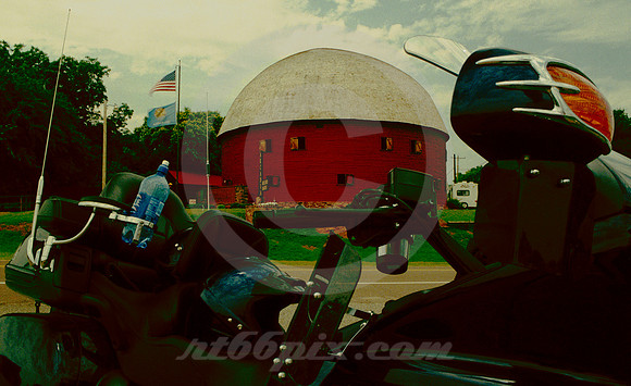 ROUND BARN & HONDA MOTORCYCLE (Rt 66 Arcadia OK)