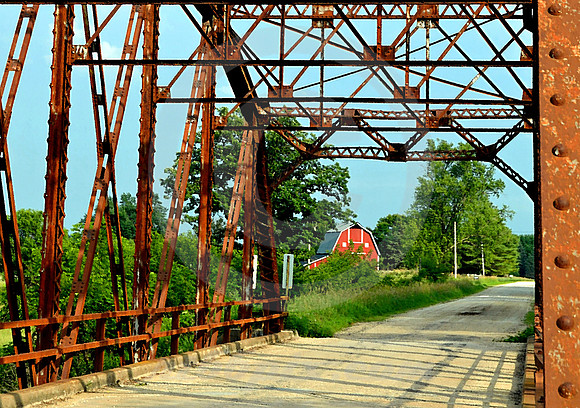 BRIDGE & BARN (Lincoln Highway nr Marion IA)