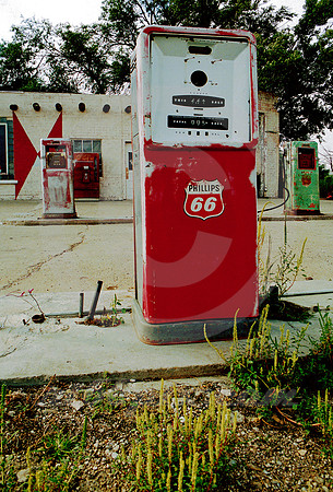 PHILLIPS 66 PUMPS & COKE MACHINE (Rt 66 Adrian TX)