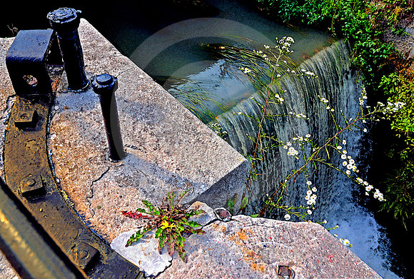 FALLS ON SPILLWAY (Erie Canal Lockport NY)