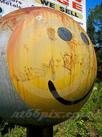 WE SELL, SMILEY FACE (nr Fordyce AR)