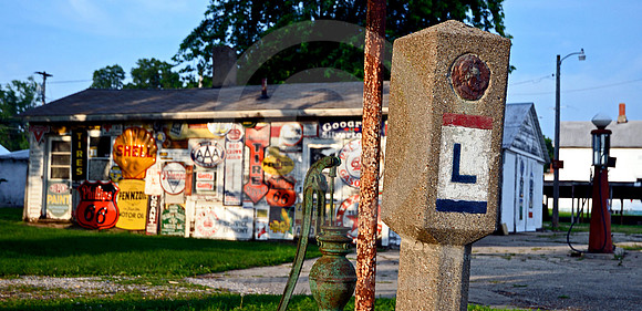 MARKER & PRESTON'S STATION (Lincoln Highway Belle Plaine IA)