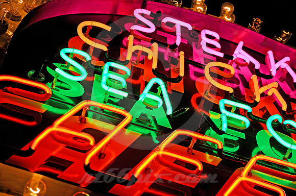 LUNA CAFE NEON DETAIL #2 (Rt 66 Mitchell IL)
