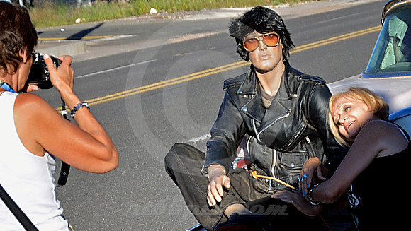 SNAPSHOT WITH MANNEQUIN (Rt 66 Seligman AZ)