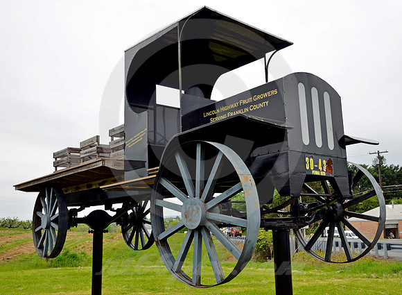 TRUCK REPLICA (Lincoln Highway nr Chambersburg PA)