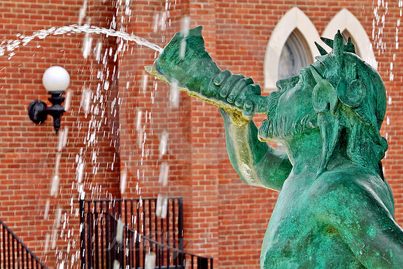 BROADWAY FOUNTAIN #10 (Madison IN)
