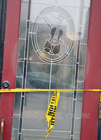 CAUTION: VIOLIN (Lincoln Highway York PA)